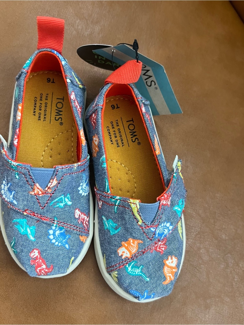 TOMS Unisex Tiny Alpargata toddler slip on shoes dinosaur Sz 6 glow in dark NWT - Picture 7 of 7